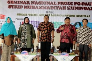Bunda PAUD berfoto bersama usai mebuka seminar nasional